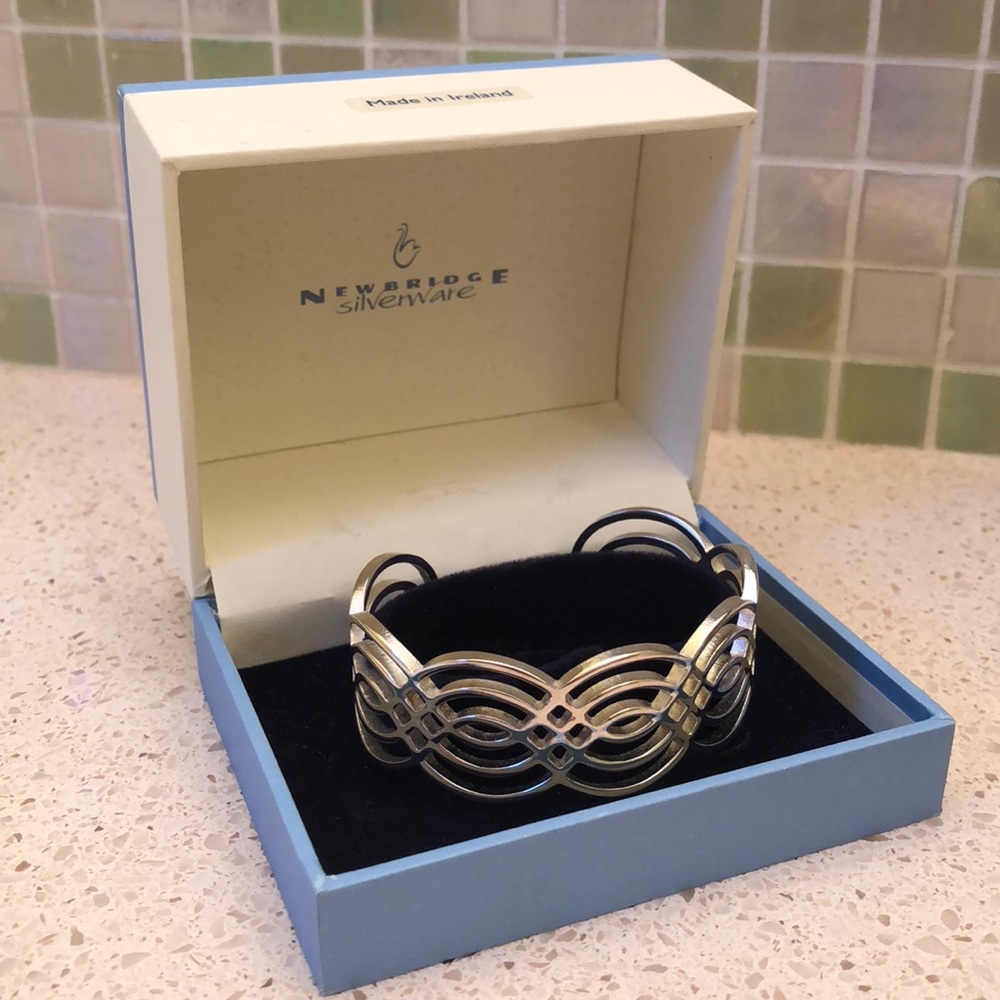 New bridge silverware Celtic Bangle